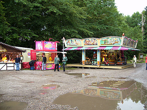 Kinderkarussell und Buden - Schützenfest Reinbek