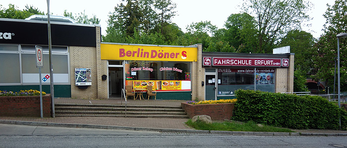 Berlin Döner und Fahrschule am Bahnhof