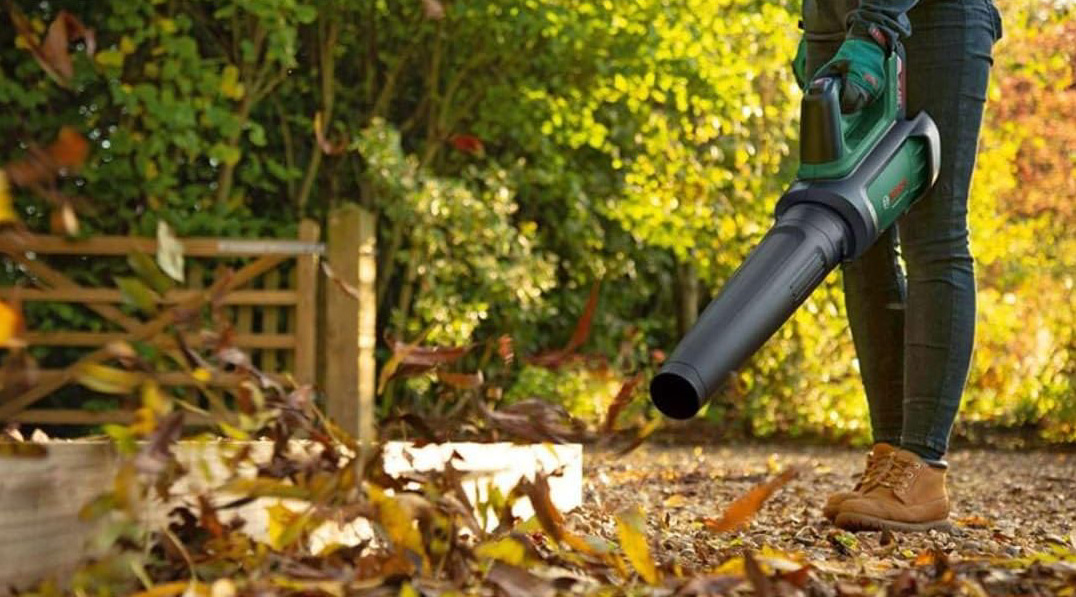 Laubbläser mit Akku